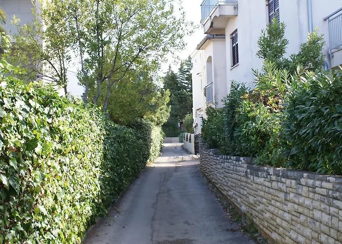 Tome Diklo Apartman Zára